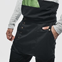 detalji na pantalonama