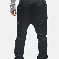 zadnji deo baggy pantalona